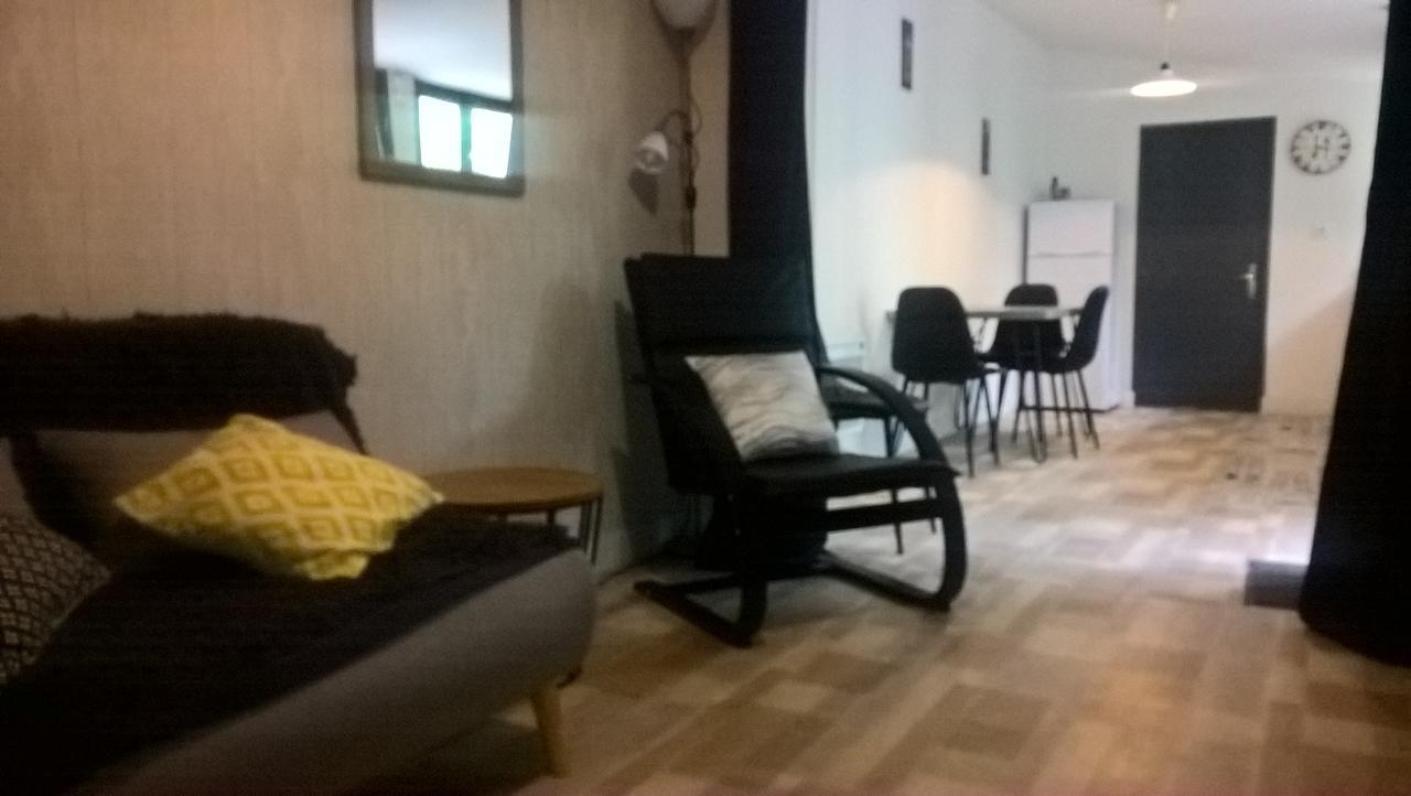 Locations Rives De Seugne - De Gaulle Apartment Жонзак Екстериор снимка
